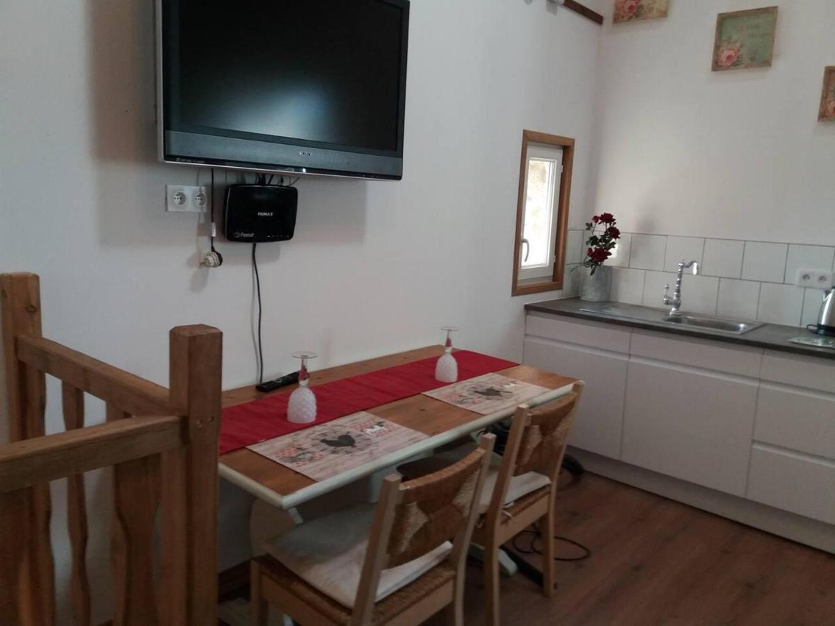 Mortain-Bocage - 2-Bed Wisteria Cottage - Sleeps 4 Notre-Dame-du-Touchet Exteriör bild