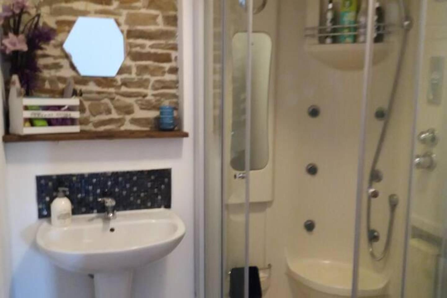 Mortain-Bocage - 2-Bed Wisteria Cottage - Sleeps 4 Notre-Dame-du-Touchet Exteriör bild